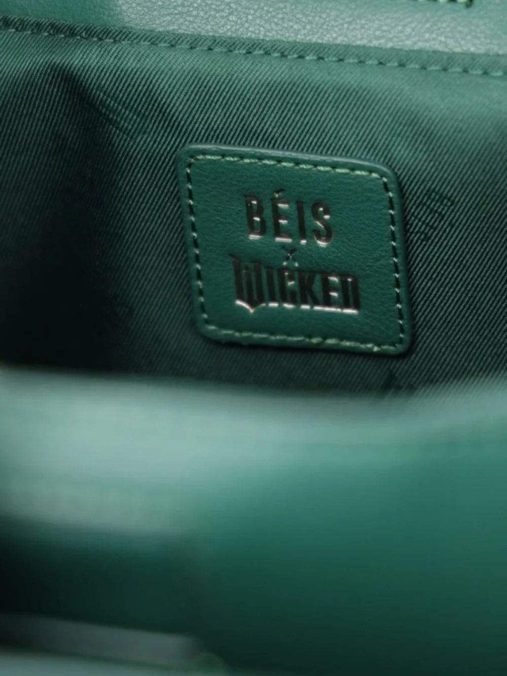 BÈIS x Wicked Tote in Wicked Green - Picture 11 of 13
